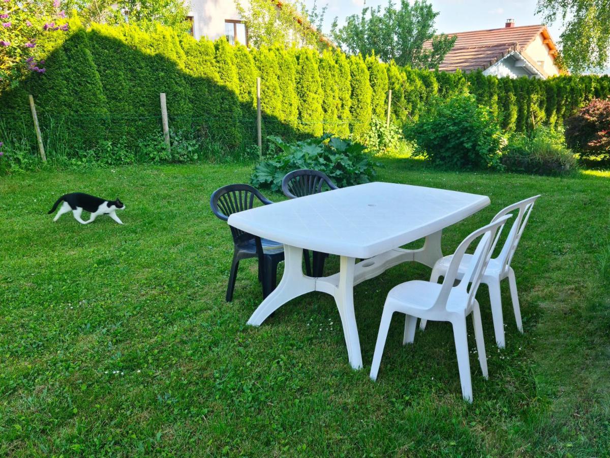 Vaste Studio Chaleureux Chaffois Exterior photo